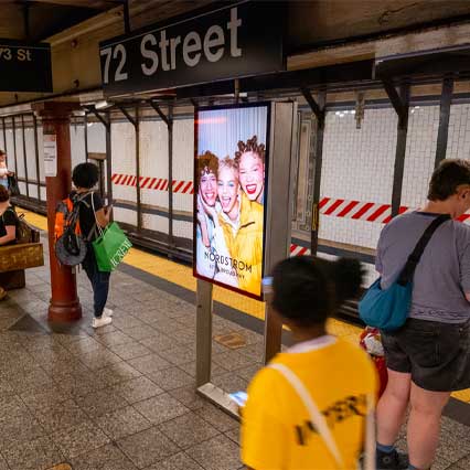out of home digital liveboard advertising new york city