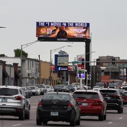 out of home advertising chicago digital billboard