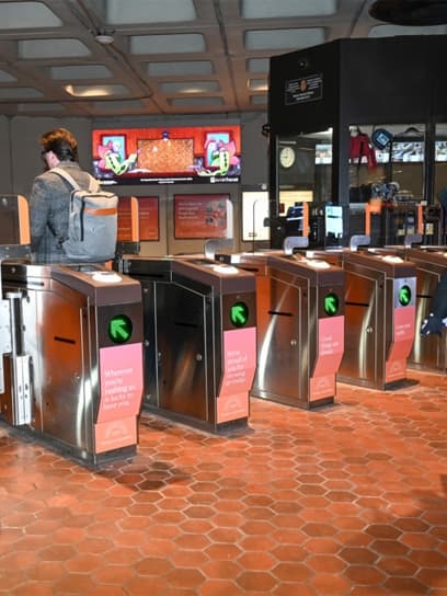 life alive organic cafe washington dc station domination transit out of home advertising